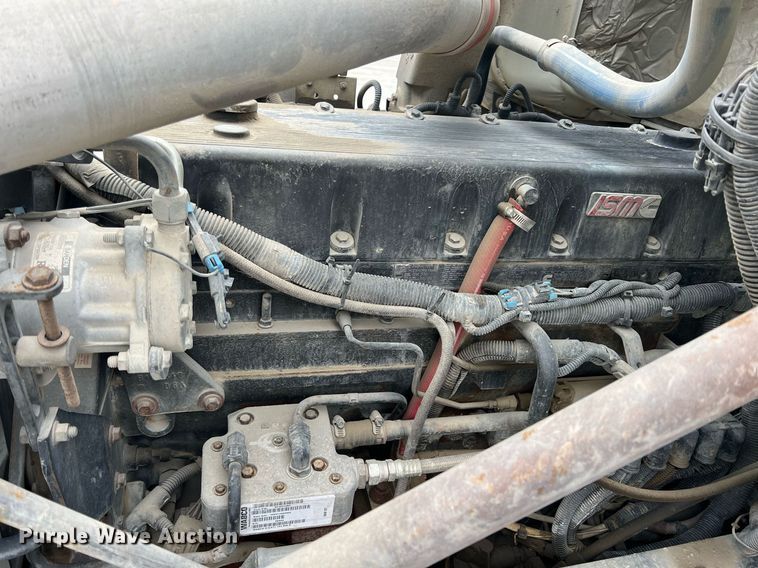 image for item LG9104 2001 Volvo Autocar  ready mix truck