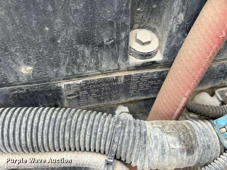 image for item LG9104 2001 Volvo Autocar  ready mix truck