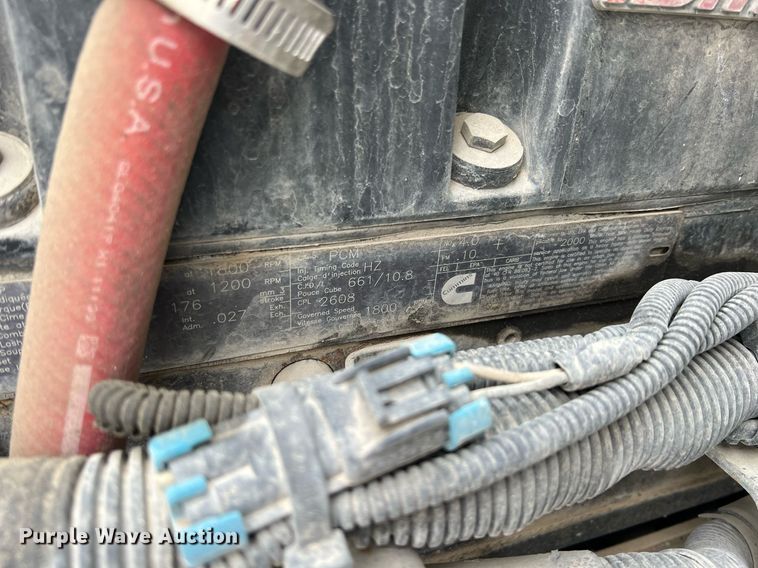 image for item LG9104 2001 Volvo Autocar  ready mix truck