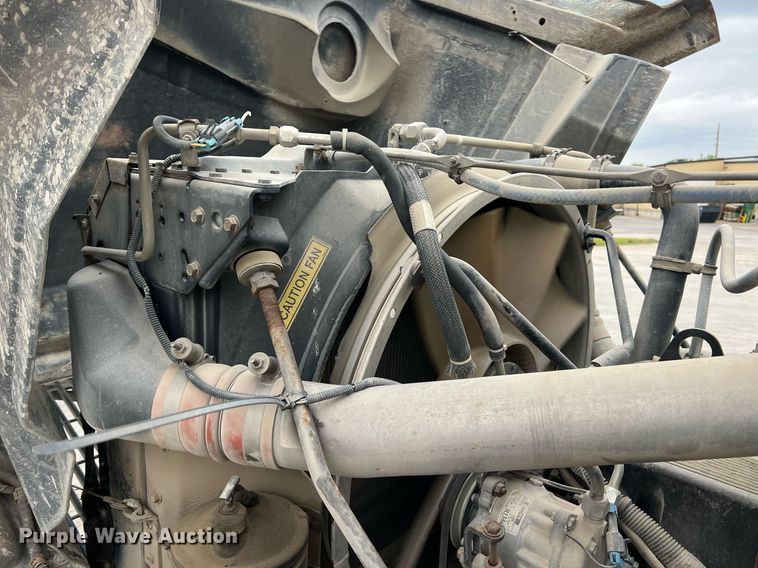 image for item LG9104 2001 Volvo Autocar  ready mix truck