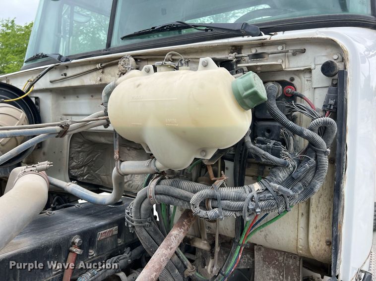 image for item LG9104 2001 Volvo Autocar  ready mix truck