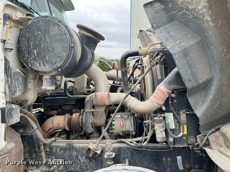 image for item LG9104 2001 Volvo Autocar  ready mix truck