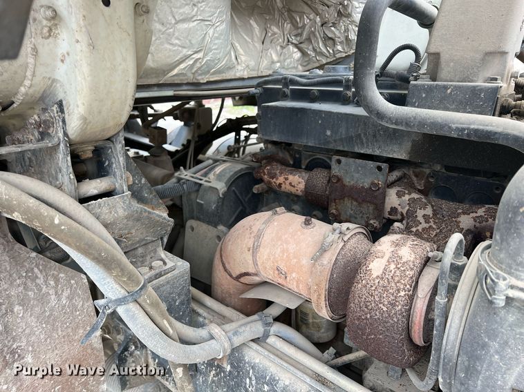 image for item LG9104 2001 Volvo Autocar  ready mix truck