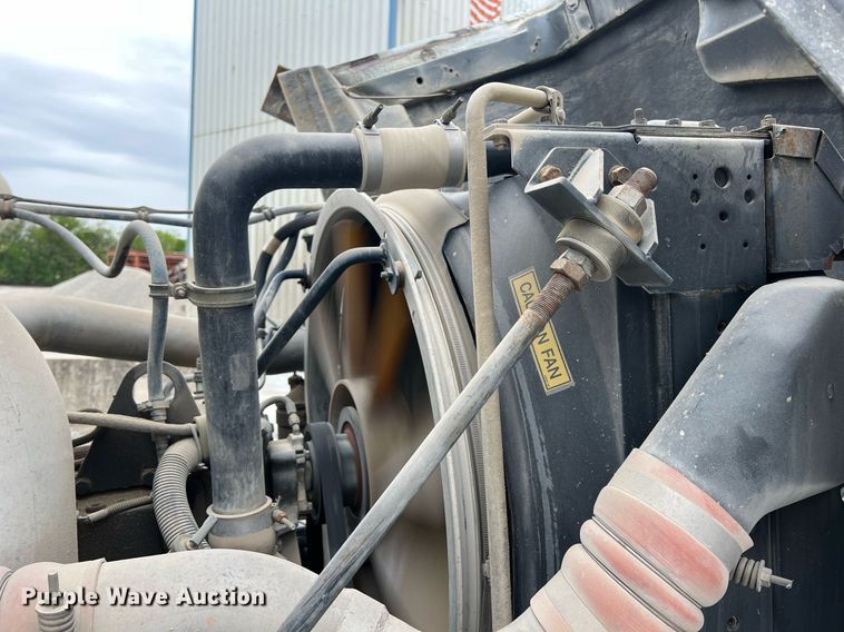 image for item LG9104 2001 Volvo Autocar  ready mix truck