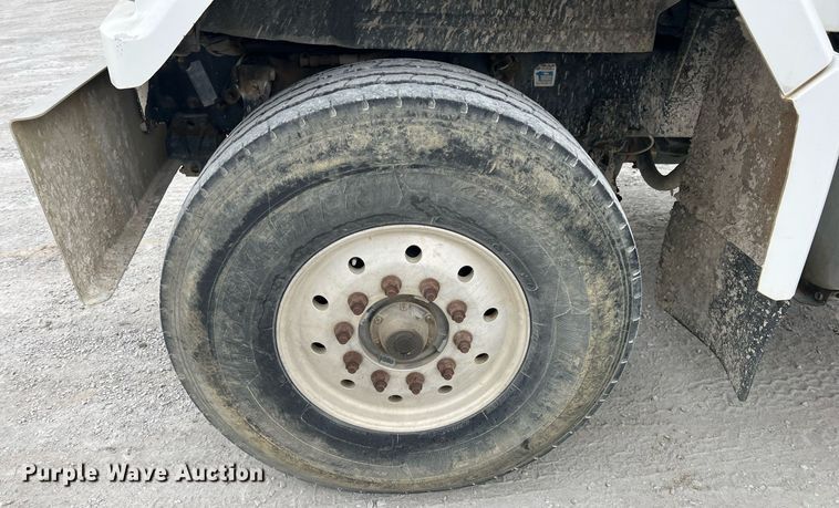 image for item LG9104 2001 Volvo Autocar  ready mix truck