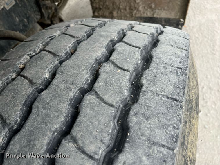 image for item LG9104 2001 Volvo Autocar  ready mix truck