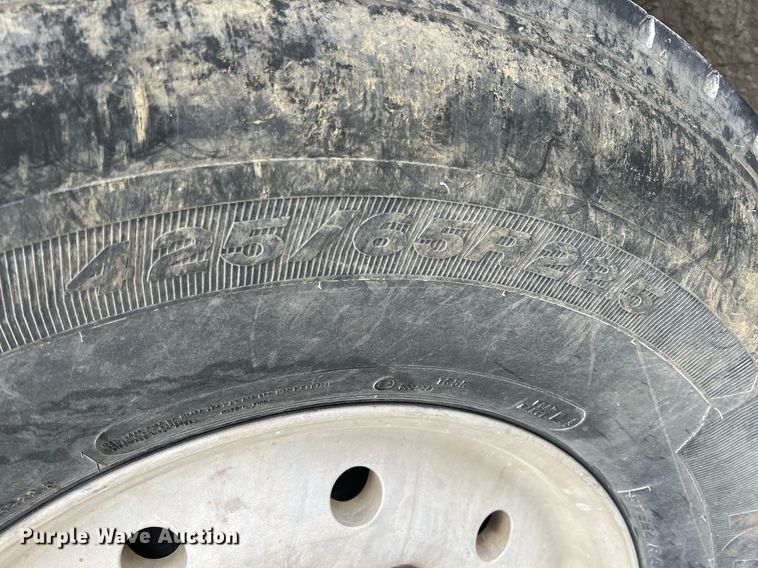 image for item LG9104 2001 Volvo Autocar  ready mix truck