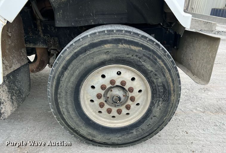 image for item LG9104 2001 Volvo Autocar  ready mix truck