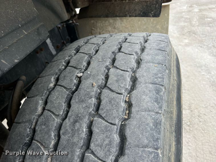 image for item LG9104 2001 Volvo Autocar  ready mix truck