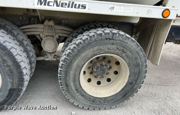 image for item LG9104 2001 Volvo Autocar  ready mix truck