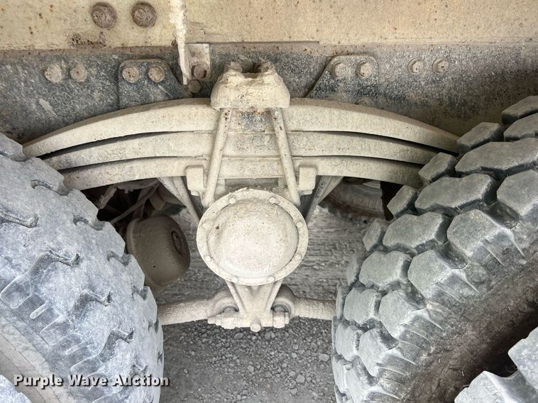 image for item LG9104 2001 Volvo Autocar  ready mix truck