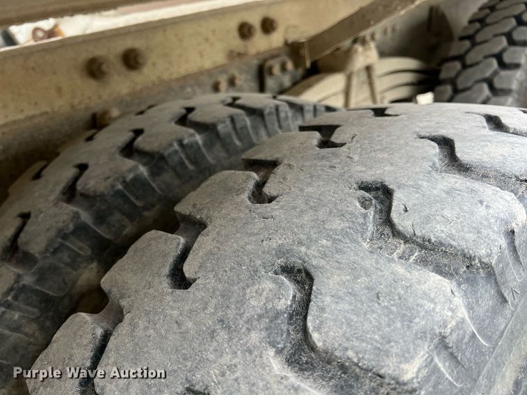 image for item LG9104 2001 Volvo Autocar  ready mix truck