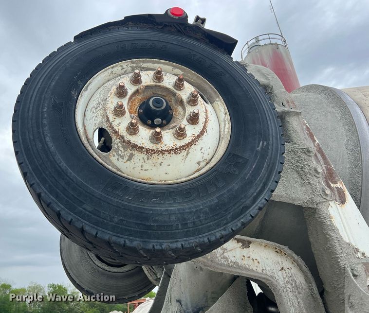 image for item LG9104 2001 Volvo Autocar  ready mix truck