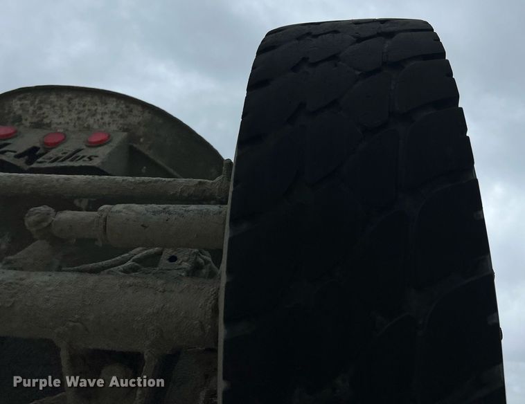 image for item LG9104 2001 Volvo Autocar  ready mix truck