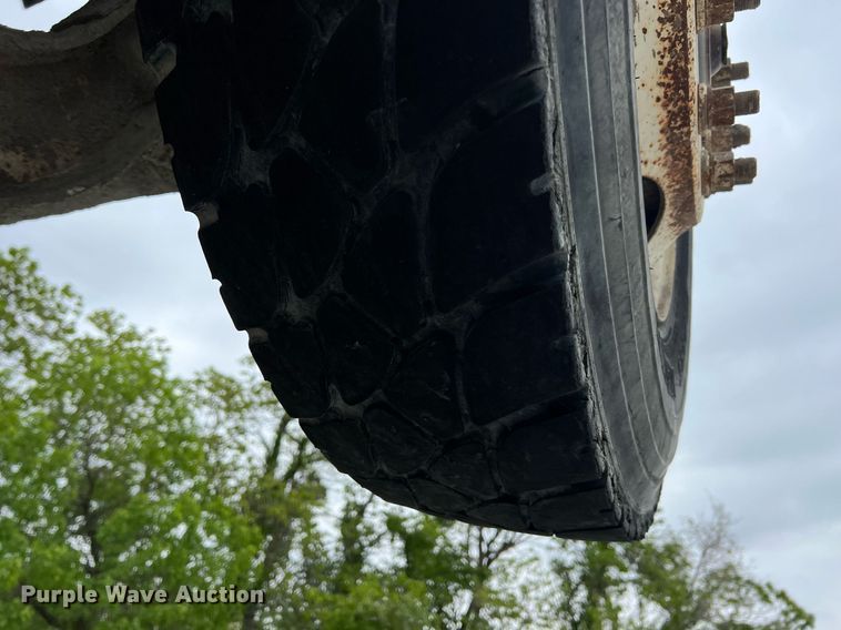 image for item LG9104 2001 Volvo Autocar  ready mix truck