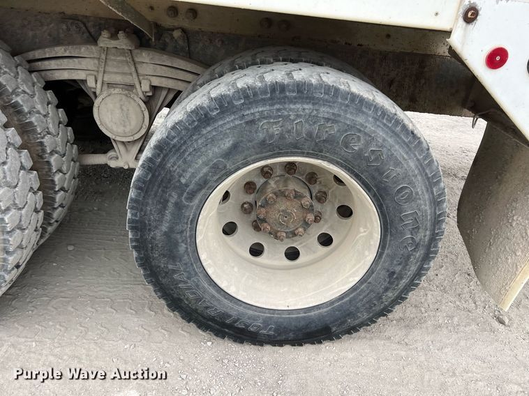 image for item LG9104 2001 Volvo Autocar  ready mix truck