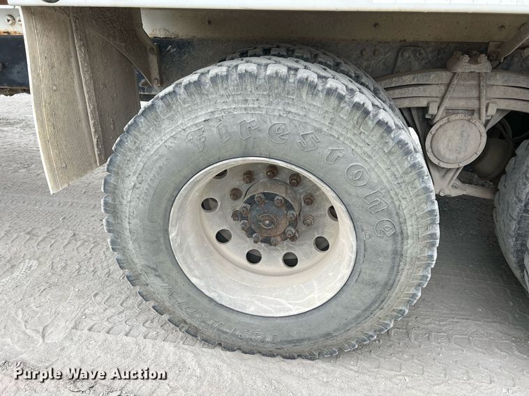 image for item LG9104 2001 Volvo Autocar  ready mix truck