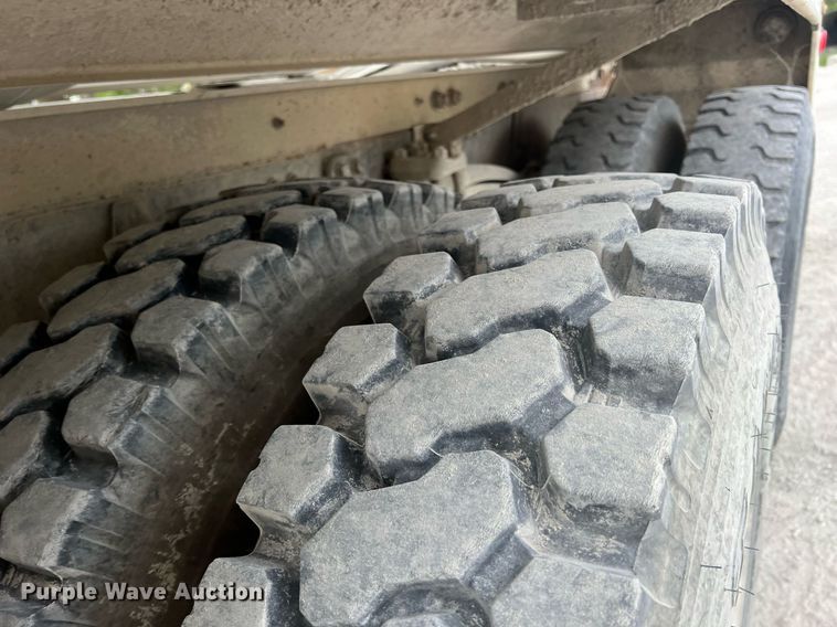 image for item LG9104 2001 Volvo Autocar  ready mix truck