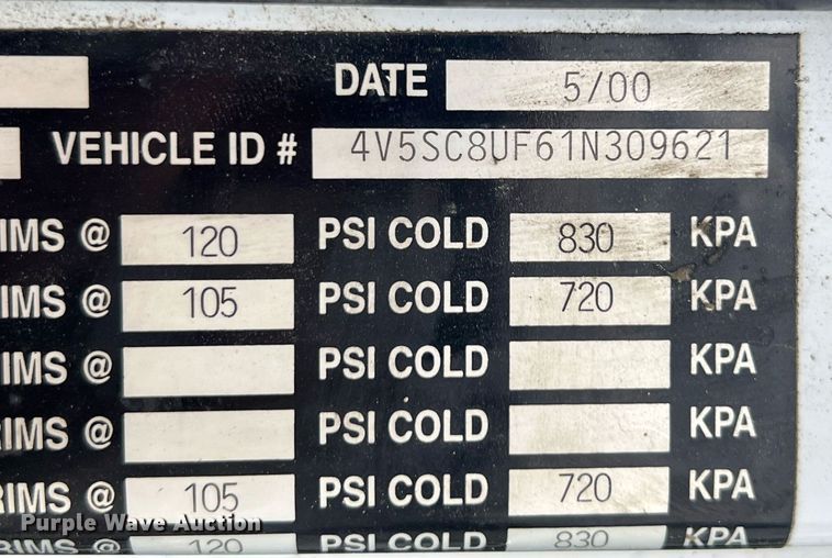 image for item LG9104 2001 Volvo Autocar  ready mix truck