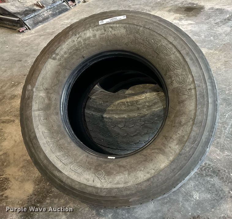 image for item LN9205 (2) Dunlop 425/65R22.5 tires
