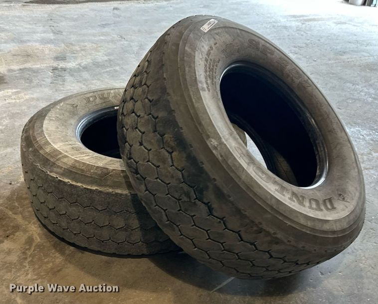 image for item LN9205 (2) Dunlop 425/65R22.5 tires