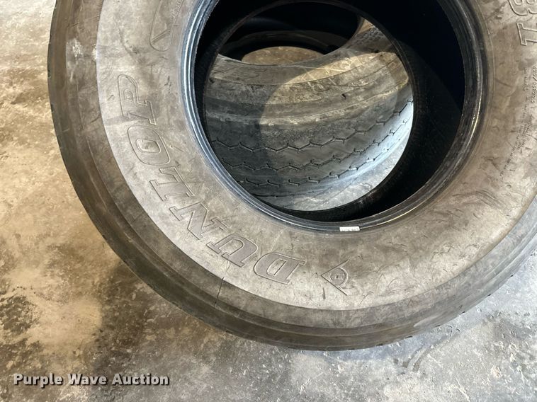 image for item LN9205 (2) Dunlop 425/65R22.5 tires