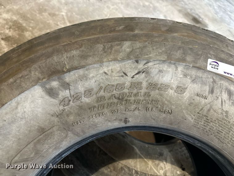 image for item LN9205 (2) Dunlop 425/65R22.5 tires