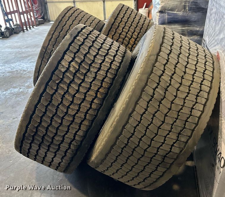 image for item LN9206 (4) Michelin 445/50R22.5 tires and wheels