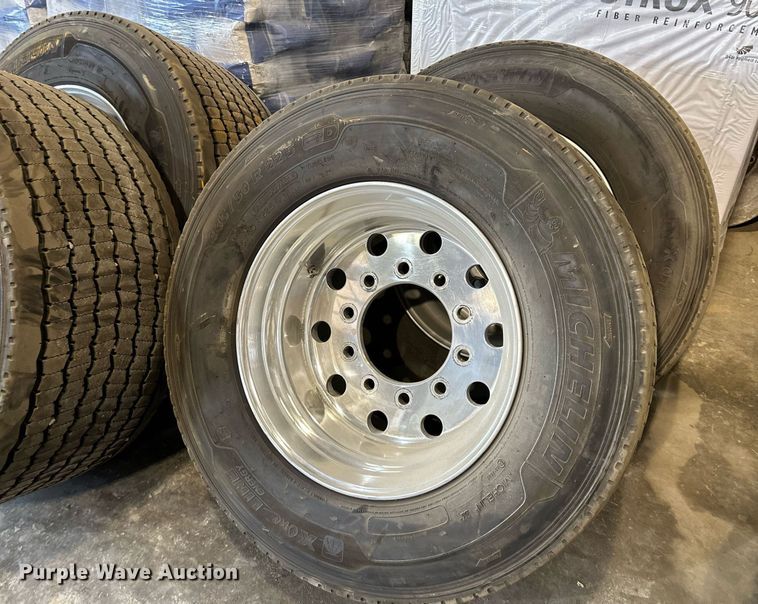 image for item LN9206 (4) Michelin 445/50R22.5 tires and wheels