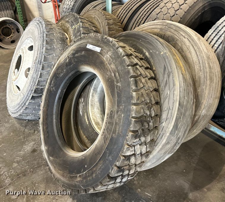 image for item LN9207 (6) 11R22.5 tires