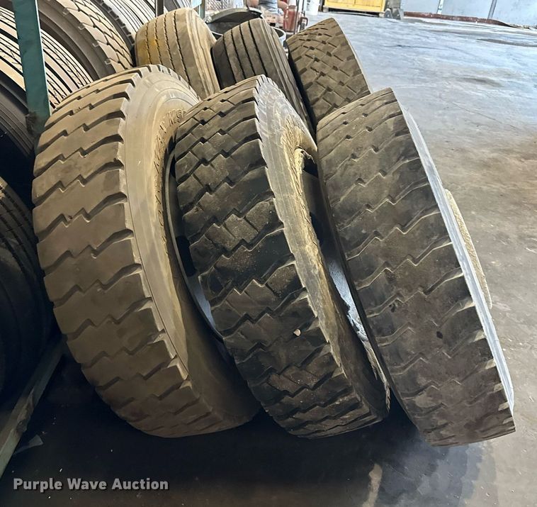 image for item LN9207 (6) 11R22.5 tires