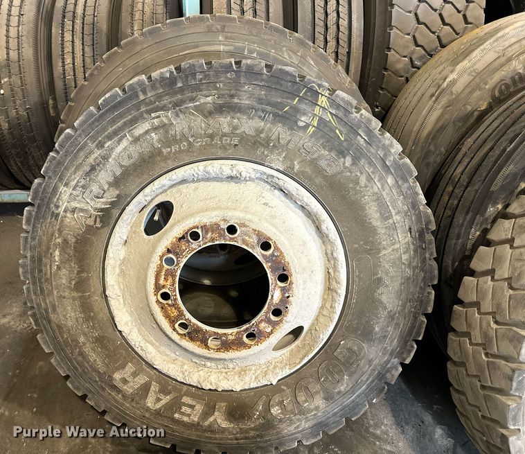image for item LN9207 (6) 11R22.5 tires