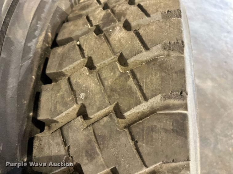 image for item LN9207 (6) 11R22.5 tires