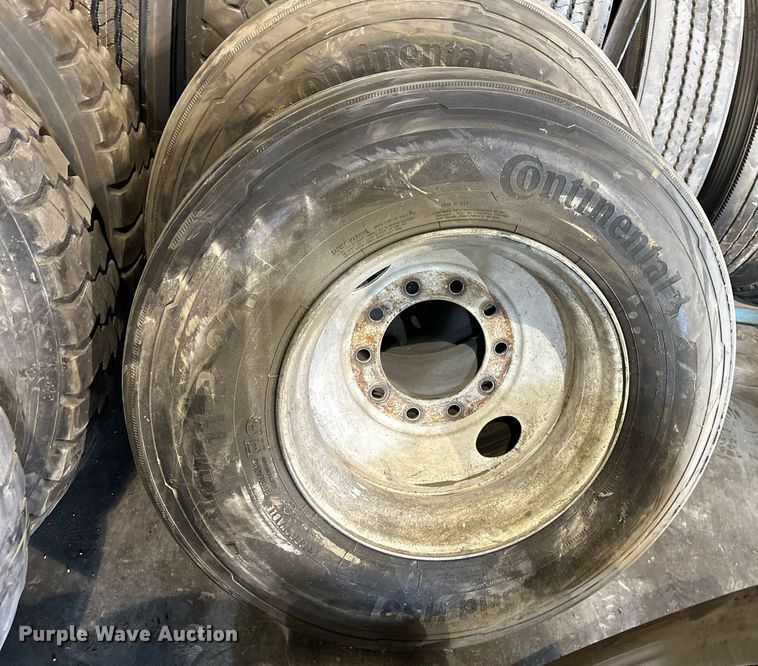 image for item LN9207 (6) 11R22.5 tires