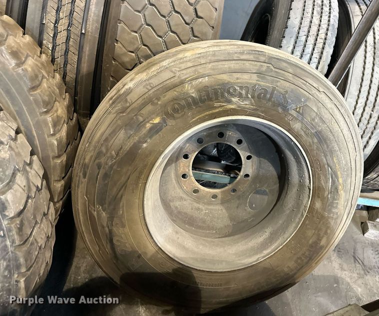 image for item LN9207 (6) 11R22.5 tires