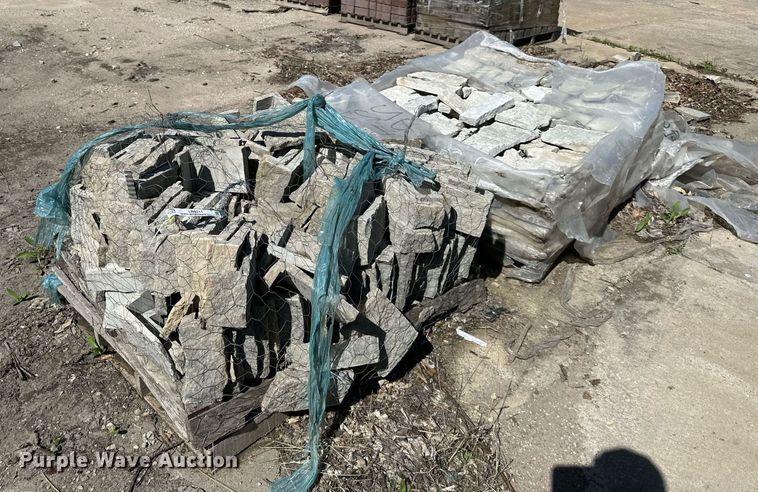 image for item LN9211 Machine split rubble bricks