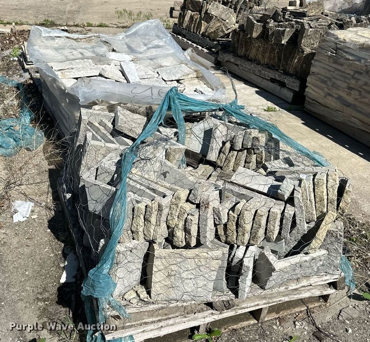 image for item LN9211 Machine split rubble bricks