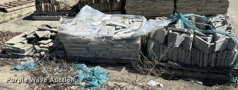 image for item LN9211 Machine split rubble bricks