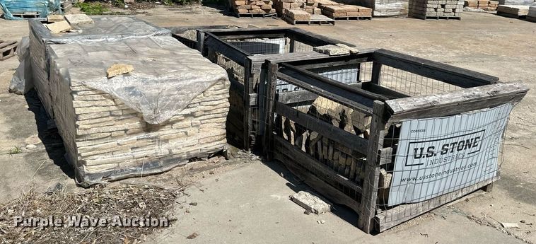 image for item LN9213 Machine split rubble bricks