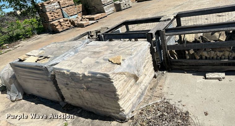 image for item LN9213 Machine split rubble bricks