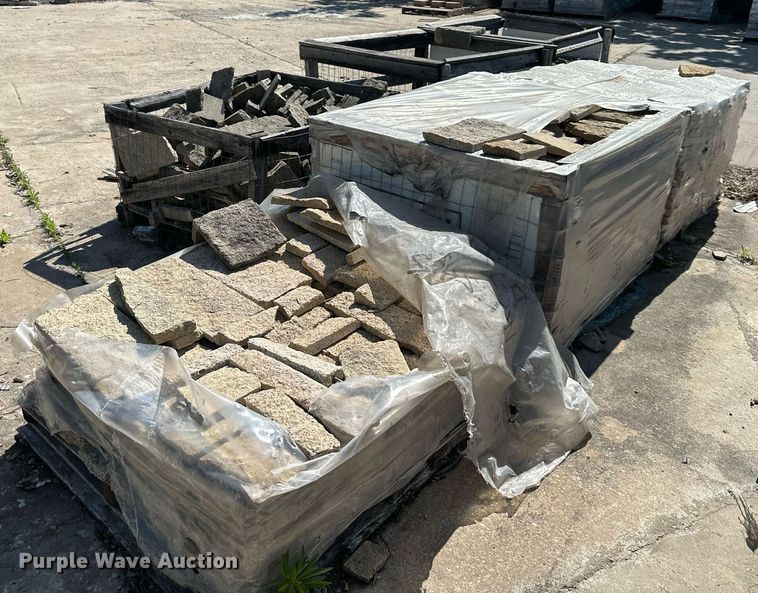 image for item LN9213 Machine split rubble bricks