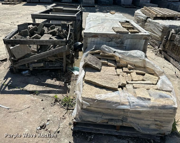 image for item LN9213 Machine split rubble bricks