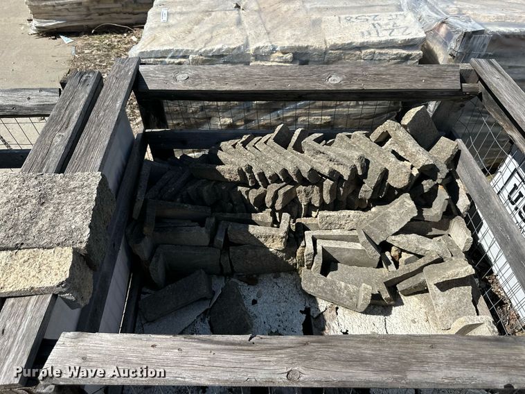 image for item LN9213 Machine split rubble bricks