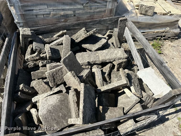 image for item LN9213 Machine split rubble bricks