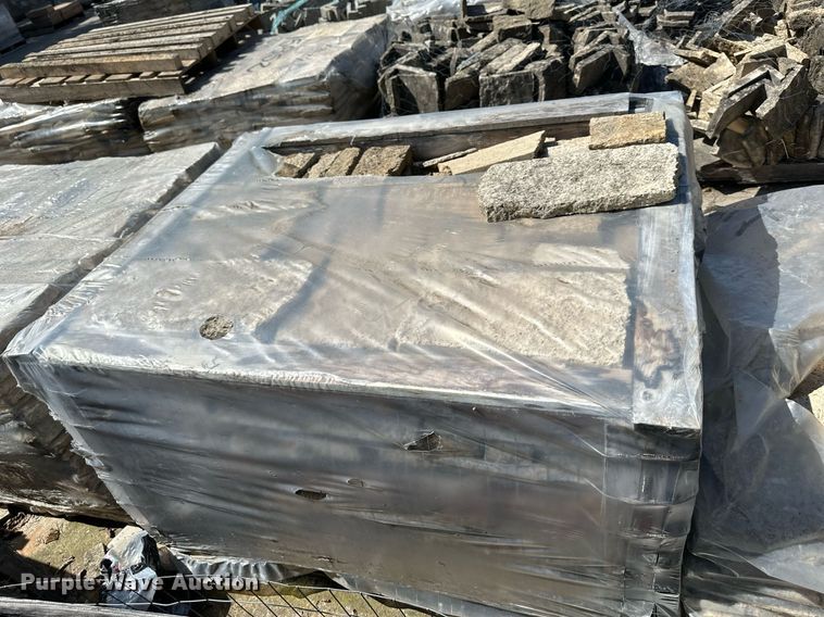 image for item LN9213 Machine split rubble bricks