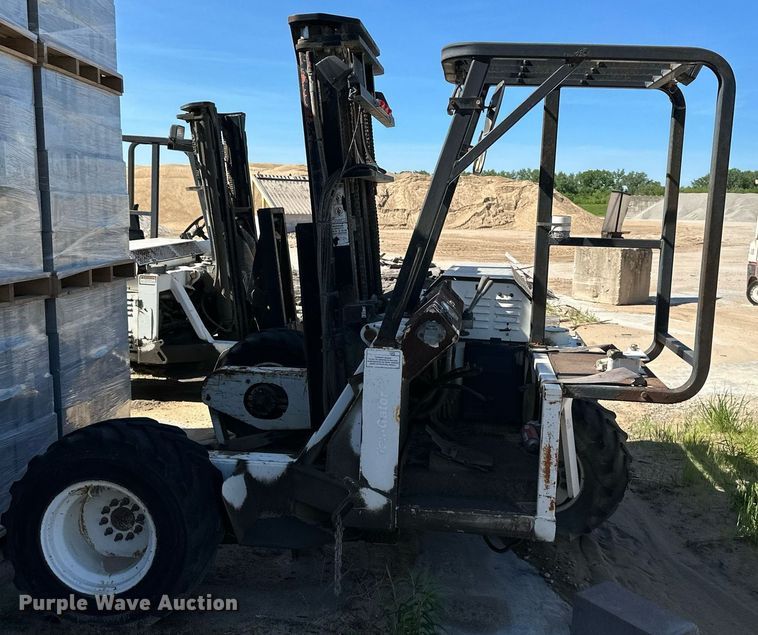 image for item LN9223 Tail Gator 5000AWD  forklift