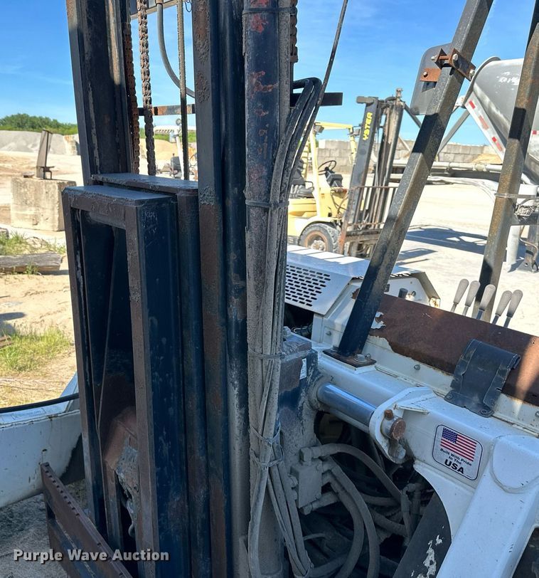 image for item LN9223 Tail Gator 5000AWD  forklift