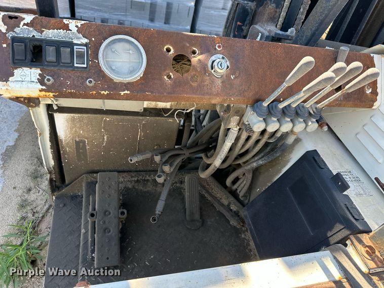 image for item LN9223 Tail Gator 5000AWD  forklift