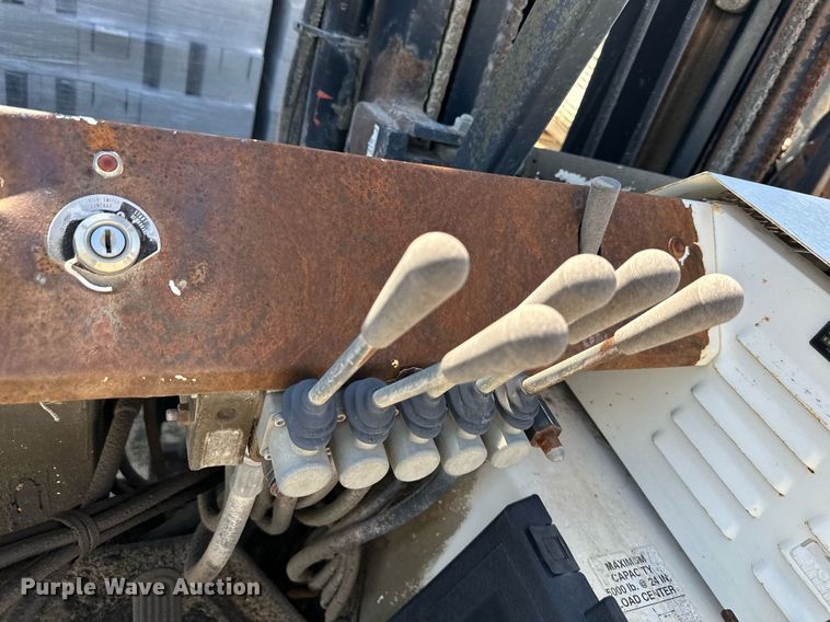 image for item LN9223 Tail Gator 5000AWD  forklift