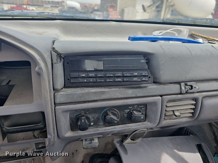 image for item LW9562 1995 Ford F150  pickup truck